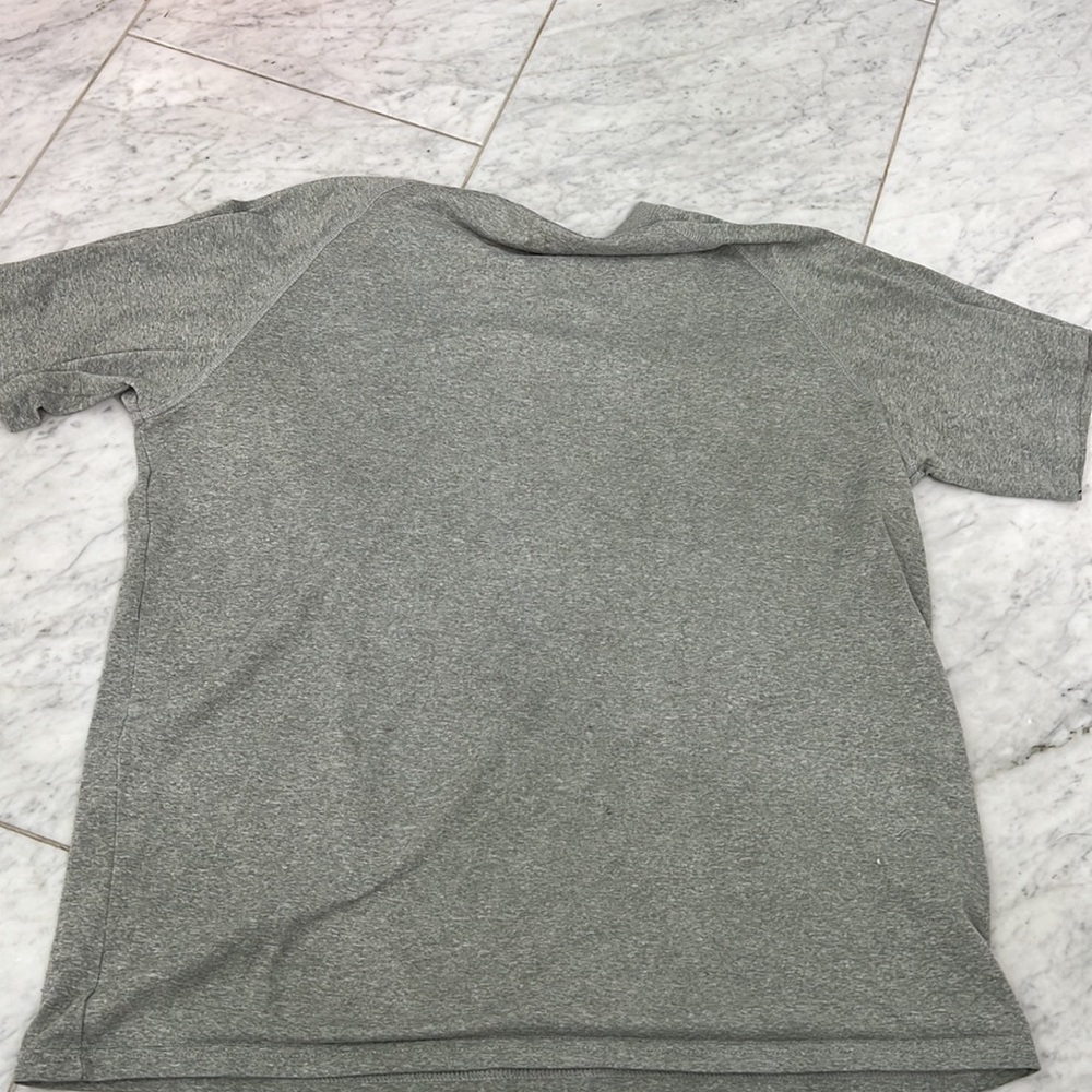 University of Dayton Vintage Under Armor Sz large Short Sleeve Shirt - Picture 2 of 2